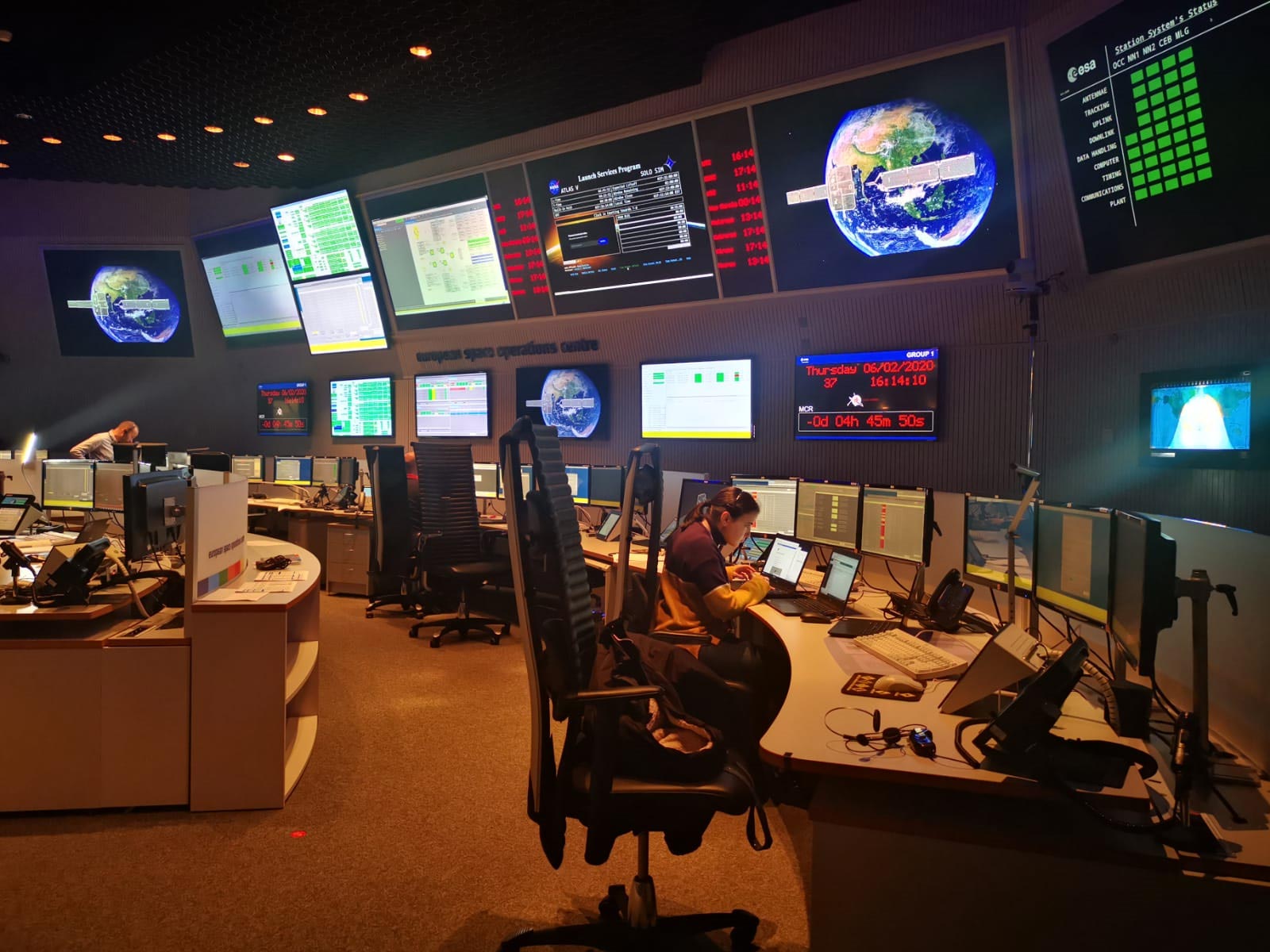 Zespół kontroli lotu Solar Orbiter podczas symulacji przed startem w 2020 r. 