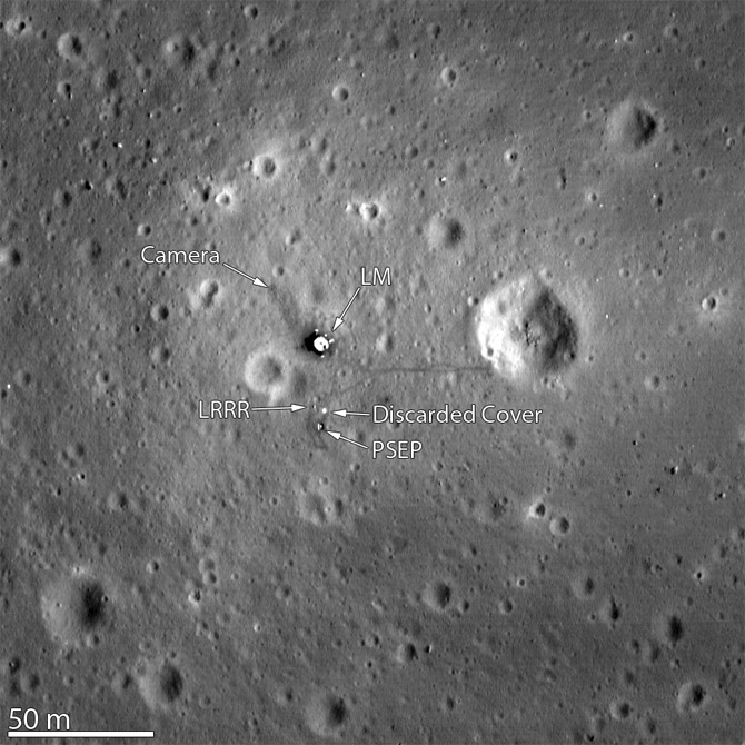 Miejsce lądowania Apollo 11 sfotografowane w 2012 r. przez sondę Lunar Reconnaissance Orbiter (LRO)