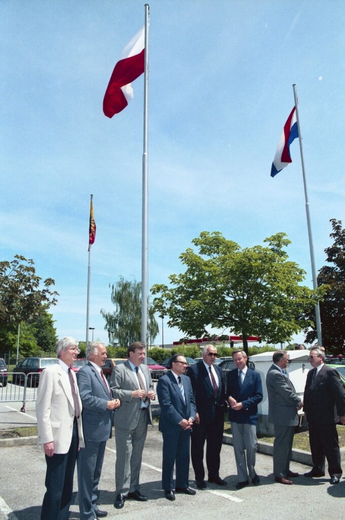 Podniesienie polskiej flagi w CERN