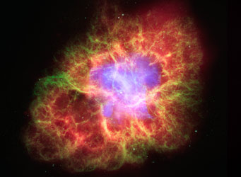  Zdjęcie mgławicy Krab złożone z trzech różnych obserwacji. Jasnoniebieski kolor przedstawia dane rentgenowskie z satelity Chandra, czerwony to obserwacje w podczerwieni z Kosmicznego Teleskopu Spitzera, a reszta to optyczny obraz z Kosmicznego Teleskopu Hubble'a. Źródło: J.Hester / A.Loll / R.Gehrz / NASA / ESA