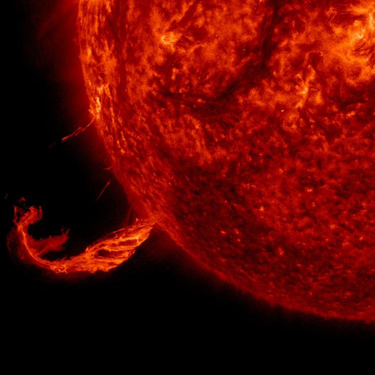 Koronalny wyrzut masy z naszego Słońca zaobserwowany w 2015 roku. Źródło: NASA