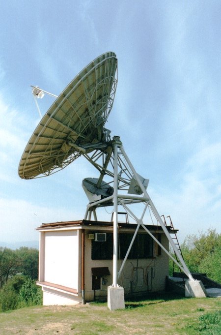 "Mały" radioteleskop o średnicy 8 m w Obserwatorium Astronomicznym UJ w Krakowie.