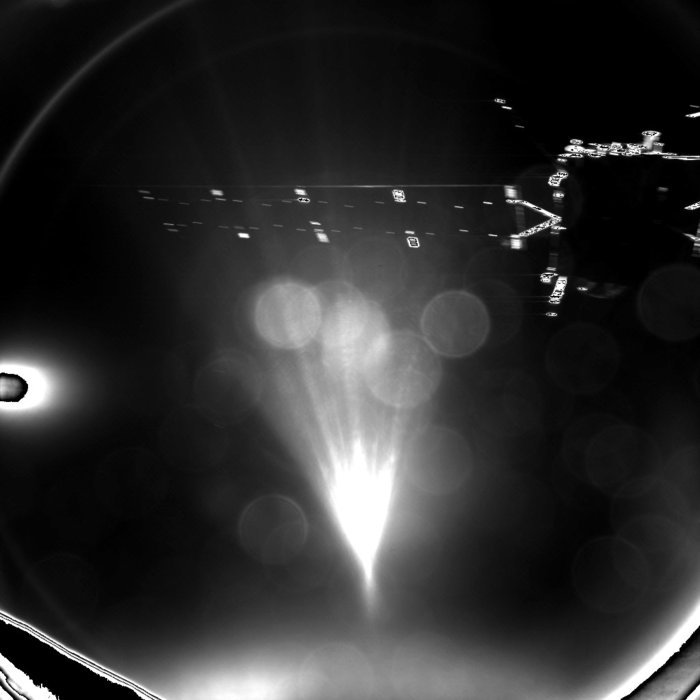 Lądownik Philae wykonał to zdjęcie krótko po odłączeniu się od Rosetty, a potem przesłał do jej odbiorników. Rosetta przesłała go na Ziemię.