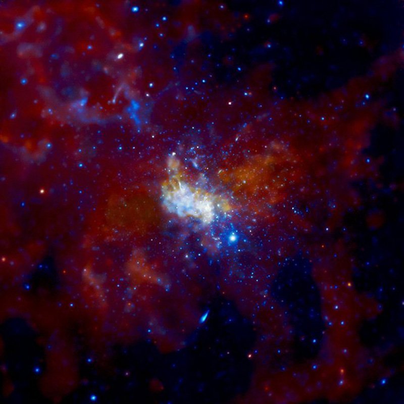  Supermasywna czarna dziura  Sgr A* i jej otoczenie. Żródło: NASA/CXC/MIT/F. Baganoff, R. Shcherbakov et al.