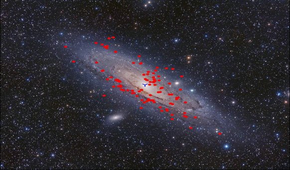 Przestrzenne rozmieszczenie nowo zidentyfikowanych kandydatów na gromady w M31.