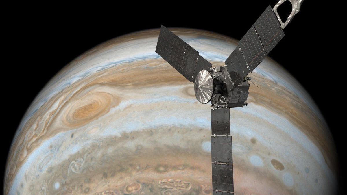 Sonda NASA Juno nad południowym biegunem Jowisza.