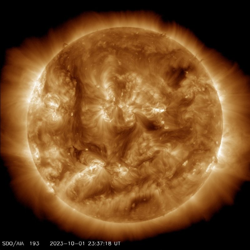  Aktywne Słońce sfotografowane 1 X 2023 r. przez sondę SDO. Źródło: SDO, spaceweatherlive.com. 