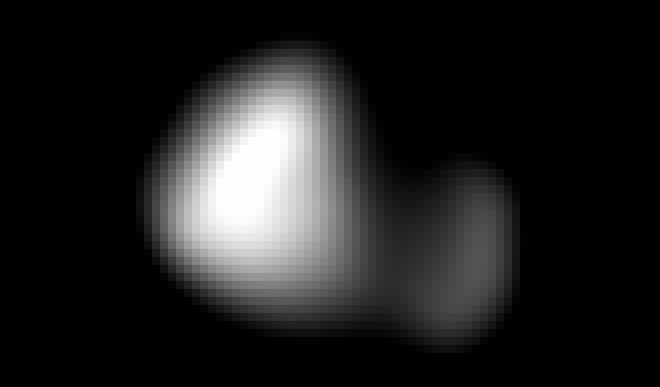 Obraz Kerberosa z 14 lipca bieżącego roku, złożony z czterech fotografii zrobionych z odległości 396 tys. kilometrów od księżyca.