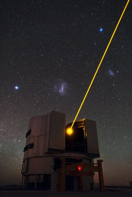 Jeden z teleskopów VLT z systemem laserowej gwiazdy porównania