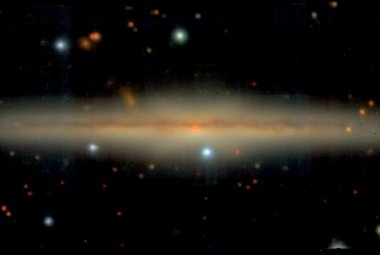 Galaktyka UGC 10738, widziana bokiem przez VLT.