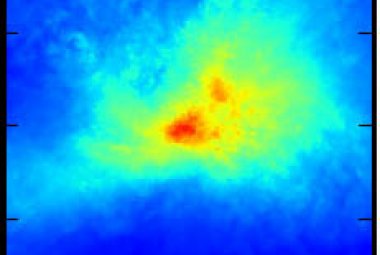Wynik symulujacji powstawania pierwszych gwiazd. Kolor oznacza liczbową gęstość wodoru (czerwony oznacza dużą gęstość). Przedstawiony obszar to 200 x 200 jednostek astronomicznych. Źródło: Greif et al. 2013