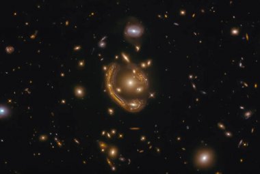 Pierścień Einsteina GAL-CLUS-022058s