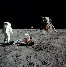 Załoga Apollo 11 na powierchni Ksieżyca