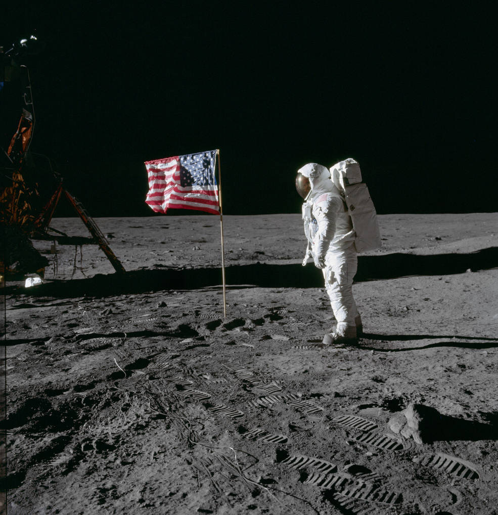 50 lat temu człowiek pierwszy raz stanął na Księżycu | Urania - Postępy  Astronomii