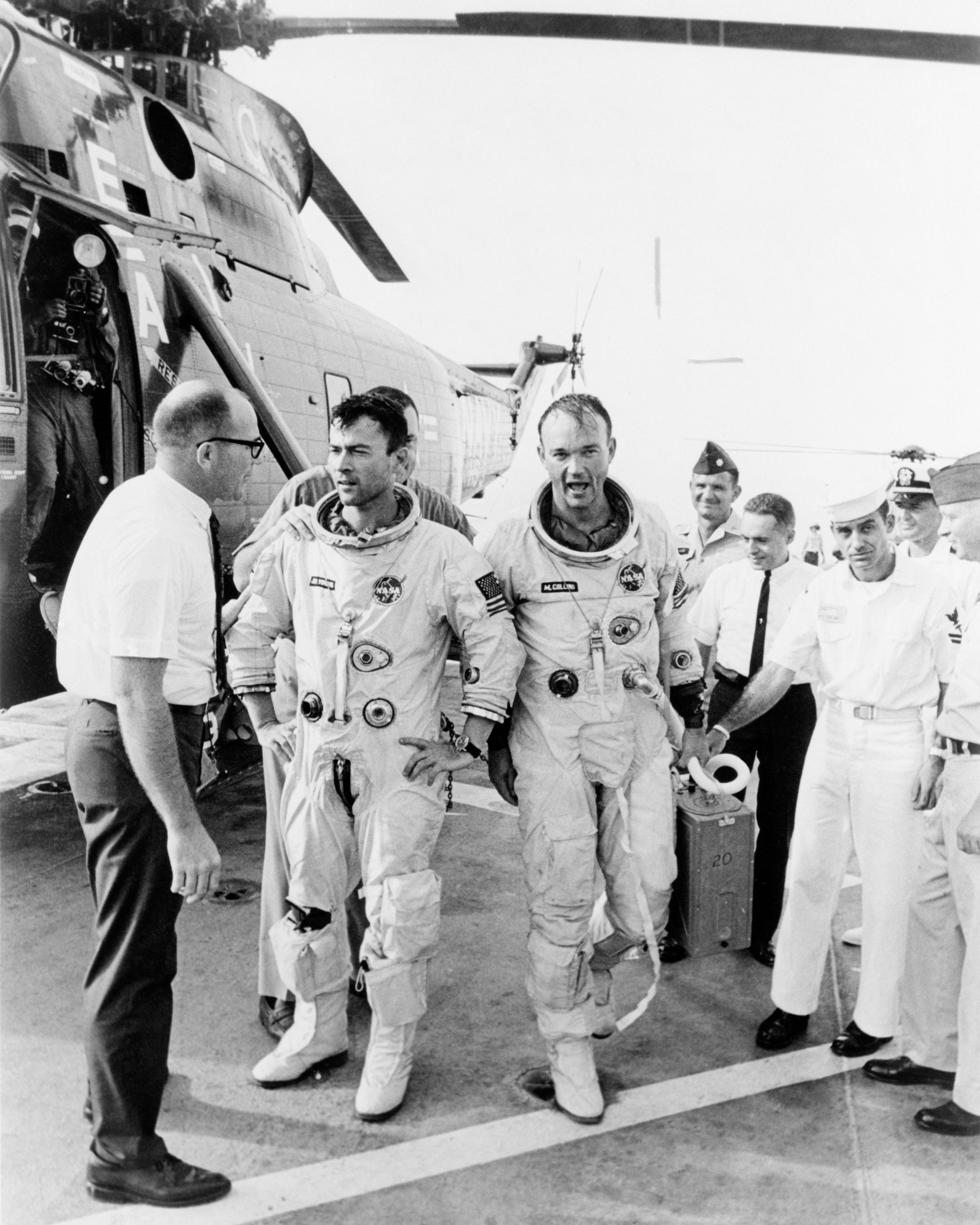 Załoga Gemini 10 na statku po lądowaniu
