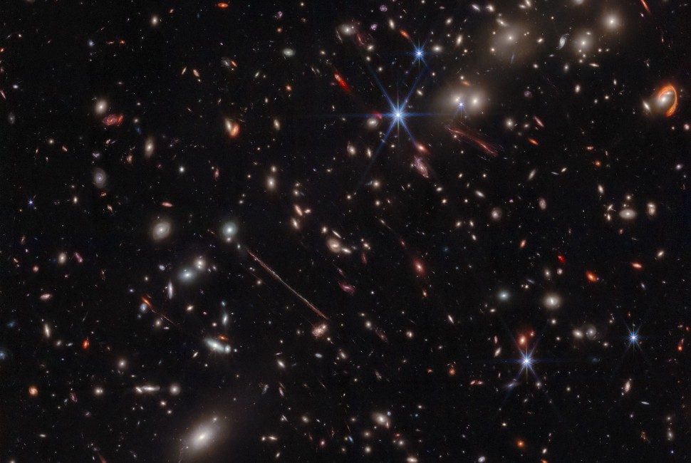 „Nastoletnie galaktyki” są niezwykle gorące i zawierają nieoczekiwane pierwiastki