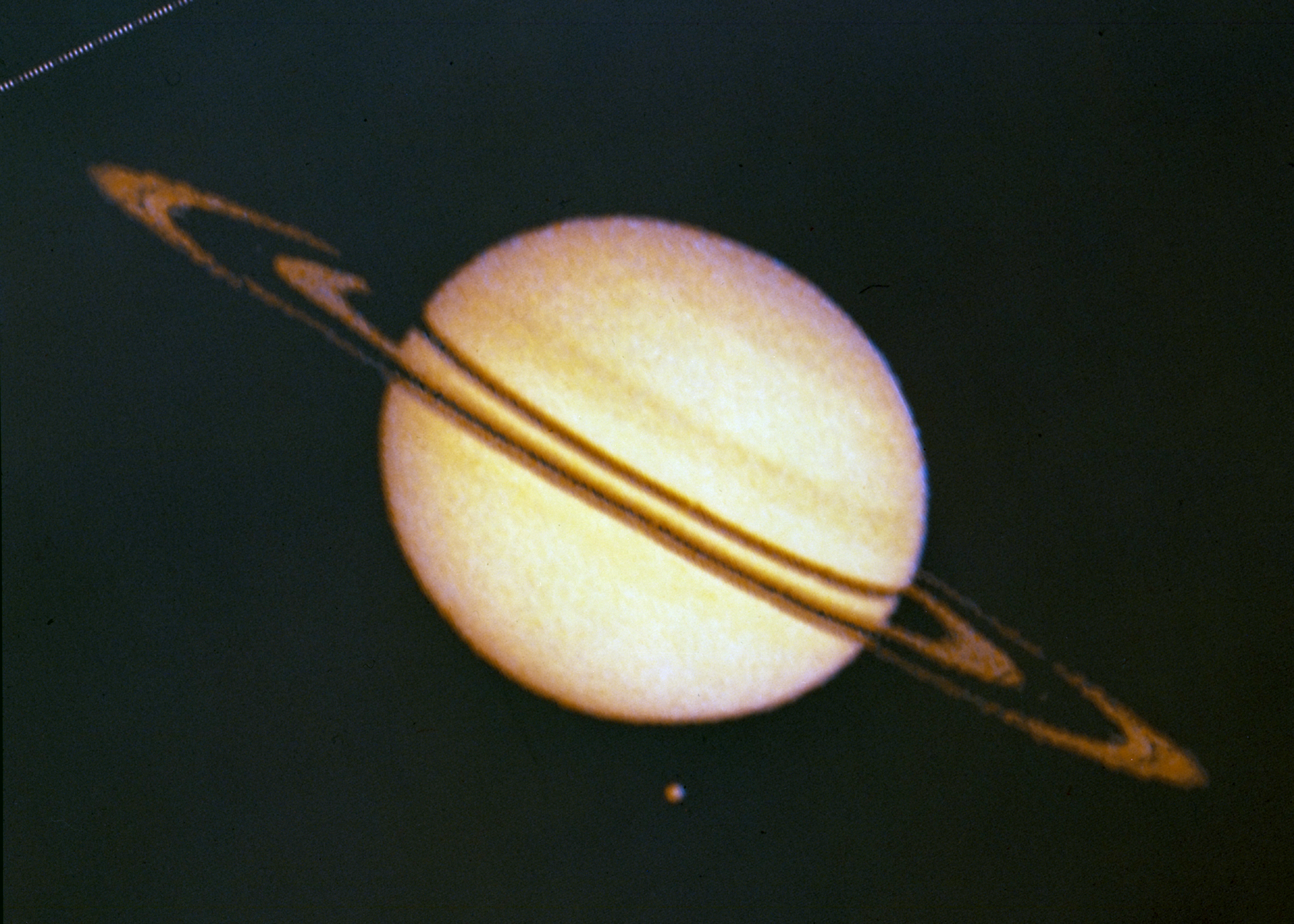 Na zdjęciu: Saturn i jego pierścienie - zdjęcie z sondy Pioneer 11. Źródło: NASA
