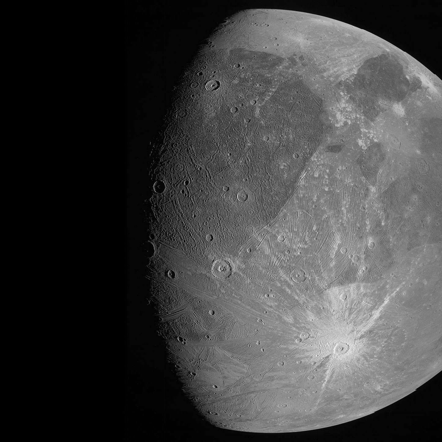 Ganimedes sfotografowany przez misję Juno