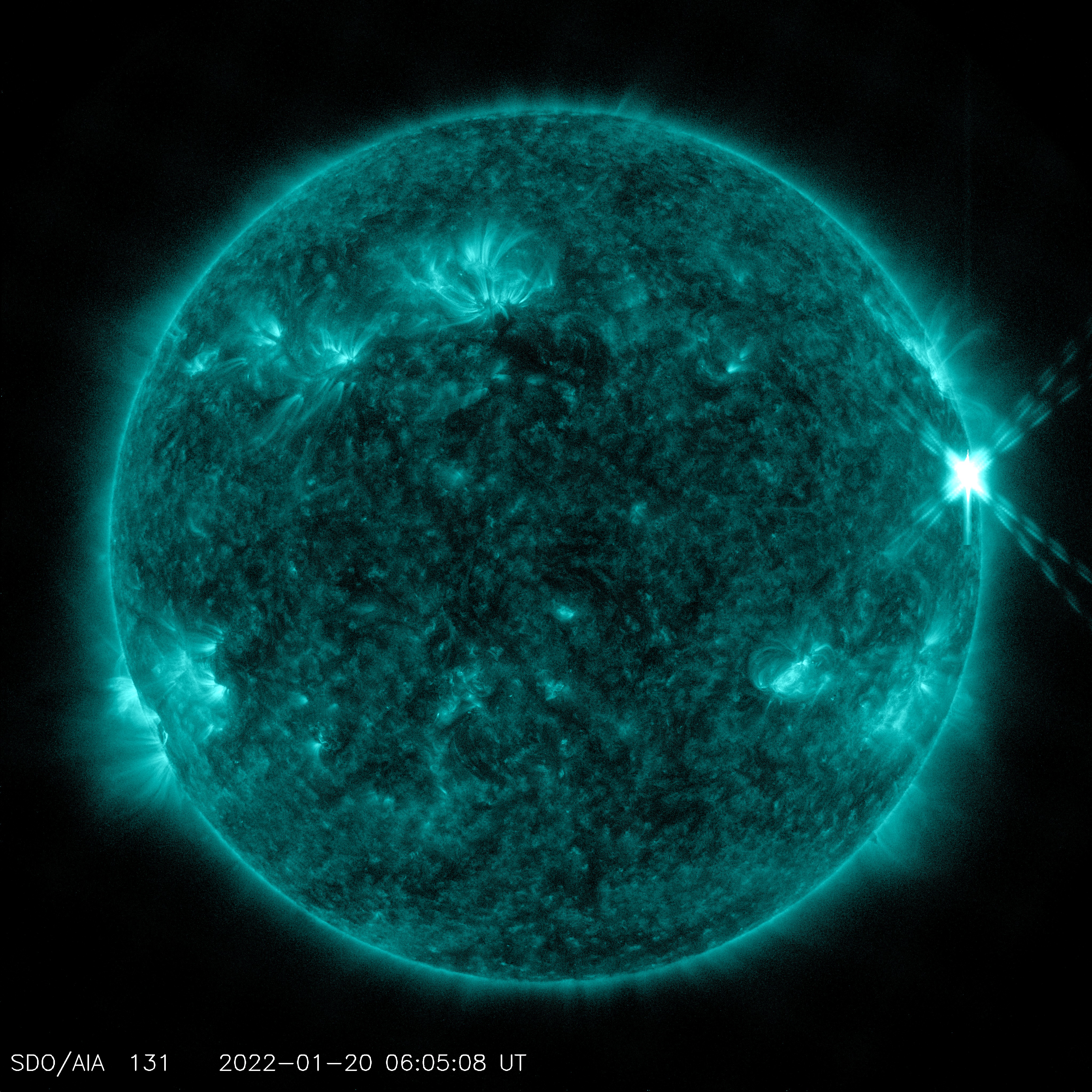 Rozbłysk słoneczny uchwycony przez misję kosmiczną NASA SDO.