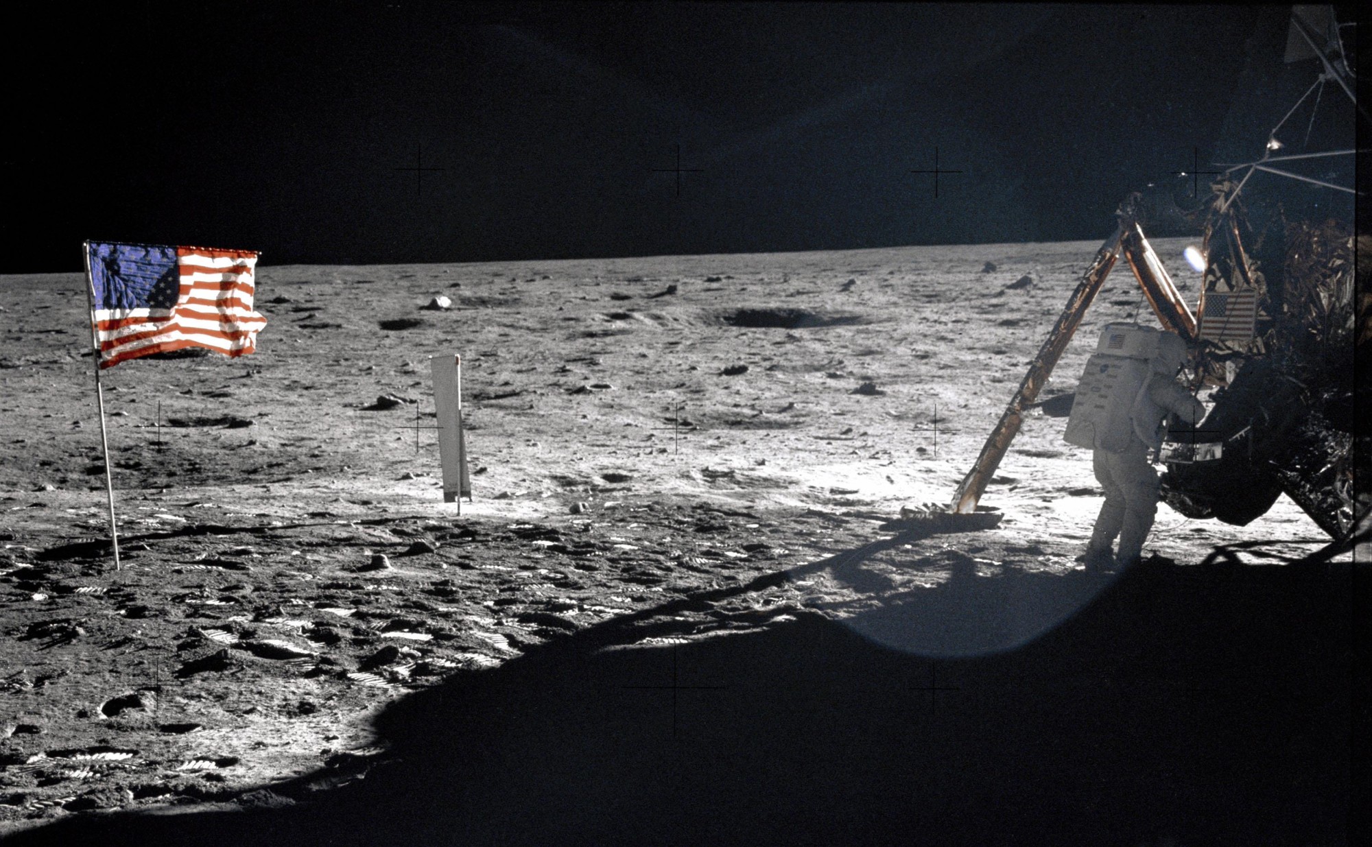 Neil Armstrong pracujący przy Lunar Module (Apollo 11)