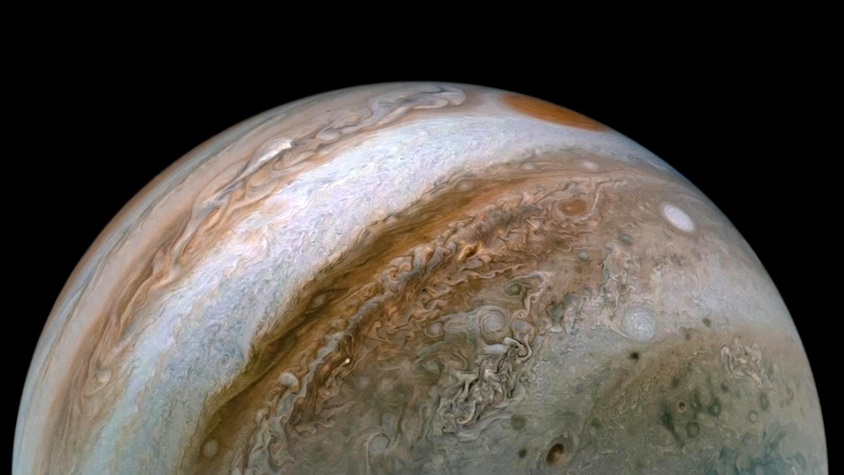 Jowisz w obserwacjach misji kosmicznej Juno