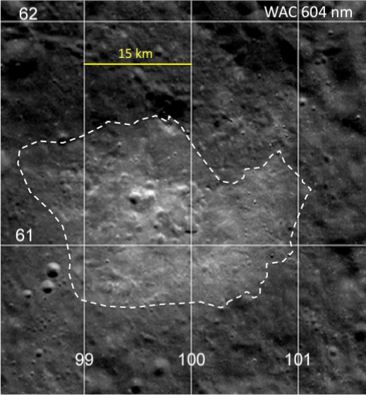 Kompleks Compton–Belkovich widziany w roku 2009 przez sondę Lunar Reconnaissance Orbiter.