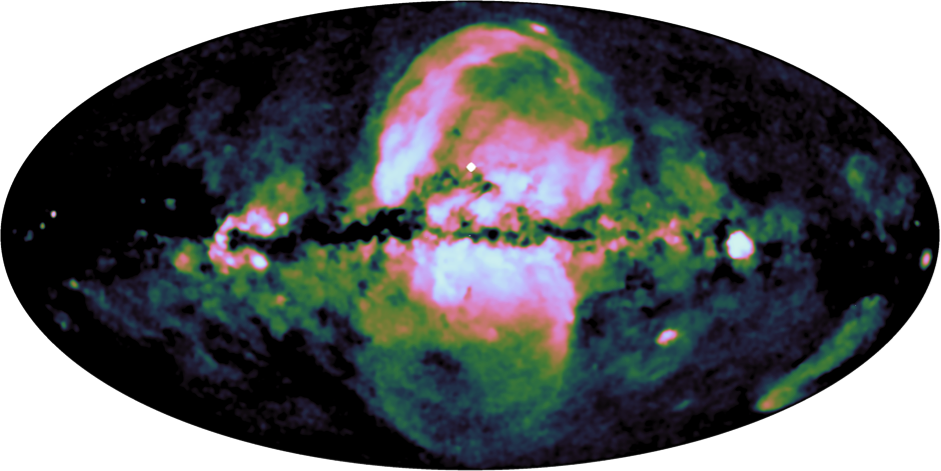Bąbel eROSITA. Na mapie w sztucznych barwach zaznaczona jest rozszerzona emisja przy energiach 0,6-1,0 keV. Udział źródeł punktowych został usunięty, a skalowanie struktur dostosowane jest celem uwydatnienia wielkoskalowych struktur położonych w naszej Galaktyce.