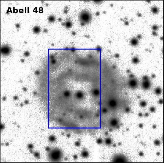 Na ilustracji: Obraz mgławicy Abell 48 z przeglądu PS1 (Pan STARRS). Zaznaczony obszar odpowiada wycinkowi nieba obserwowanemu przez WiFeS w 2010 roku. Źródło: Chambers et al., 2016; Flewelling et al., 2020.