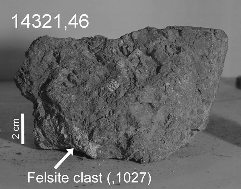 Fragment skały z Księżyca, w którym wykryto materiał pochodzący z Ziemi