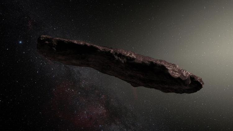 Wizja artystyczna planetoidy ‘Oumuamua