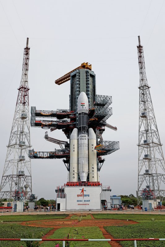 Indyjska rakieta nośna GSLV Mk III na wyrzutni startowej