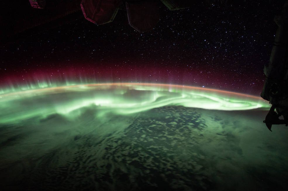 Zdjęcie widocznej tu zorzy wykonano 6 sierpnia 2017 roku z pokładu Międzynarodowej Stacji Kosmicznej.