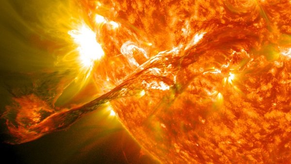 Rozbłysk słoneczny uchwycony 31 sierpnia 2012 r. przez sondę Solar Dynamics Orbiter