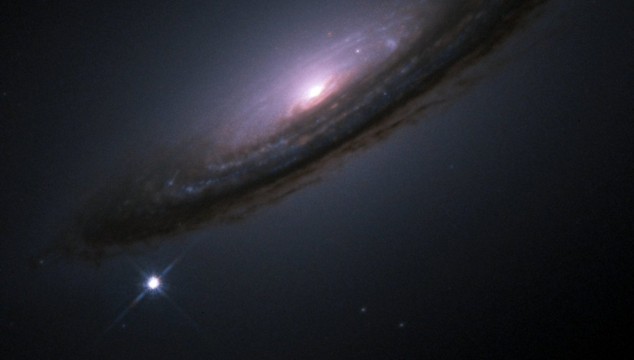 SN 1994D, wykryta na brzegu galaktyki NGC 4526, jest przykładem supernowej typu Ia.