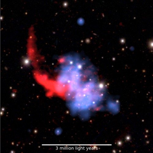 Obraz odległej gromady galaktyk PSZ2 G091.83+26.11.