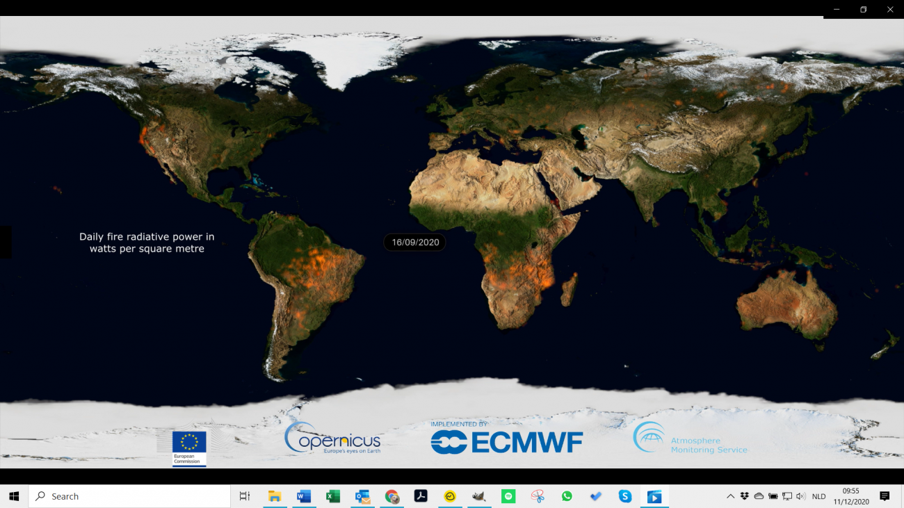 Kadr z animacji przedstawiającej aktywność pożarów na świecie 18 września 2020 r., pokazującej wysoką moc promieniowania pożarów w zachodnich Stanach Zjednoczonych. Źródło: Copernicus