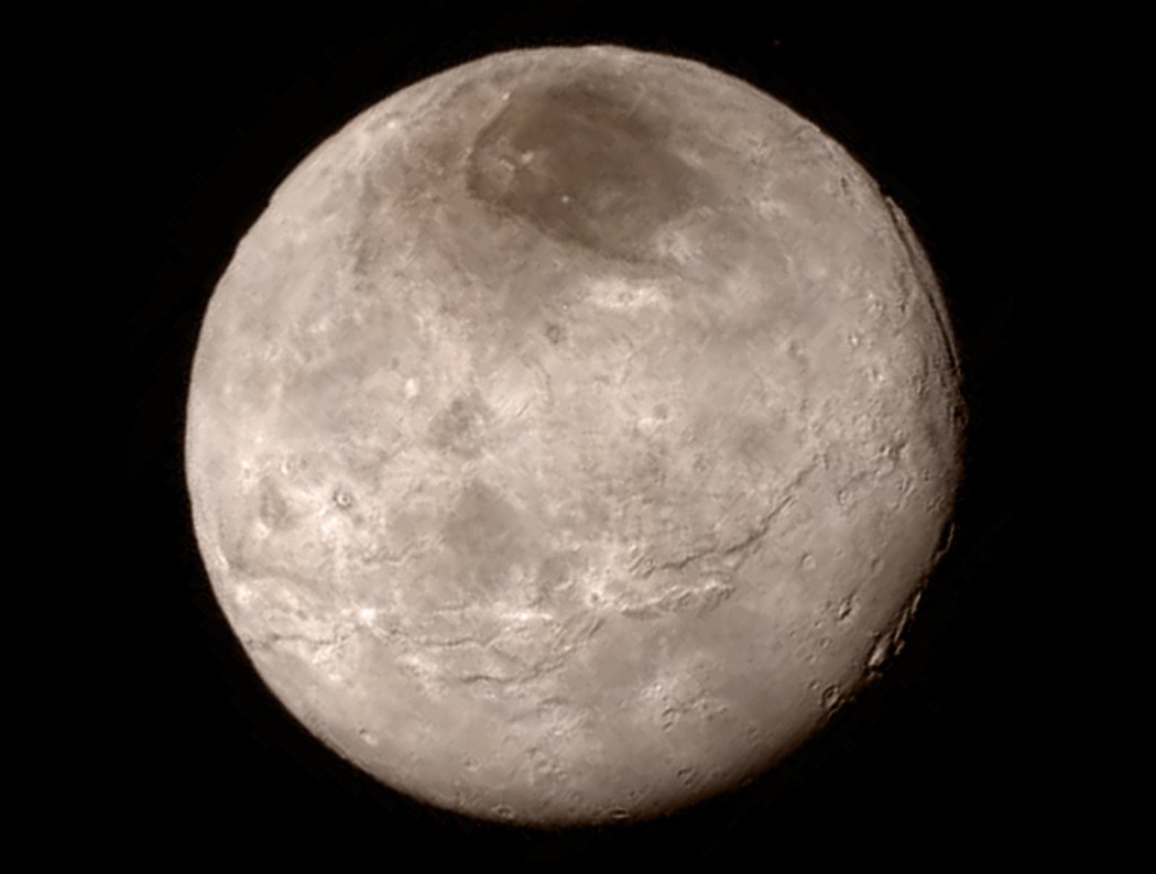 Charon widziany przez sondę New Horizons w dniu 13. lipca 2015 roku