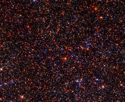 "Zatłoczone” pole gwiazd w dysku M31 (Galaktyki Andromedy) dowodzi, że gwiazdy o różnych wiekach mogą być rozróżniane poprzez znajomość ich temperatury (opisywanej wskaźnikiem barwy) i jasności. Źródło: Ben Williams and the PHAT collaboration