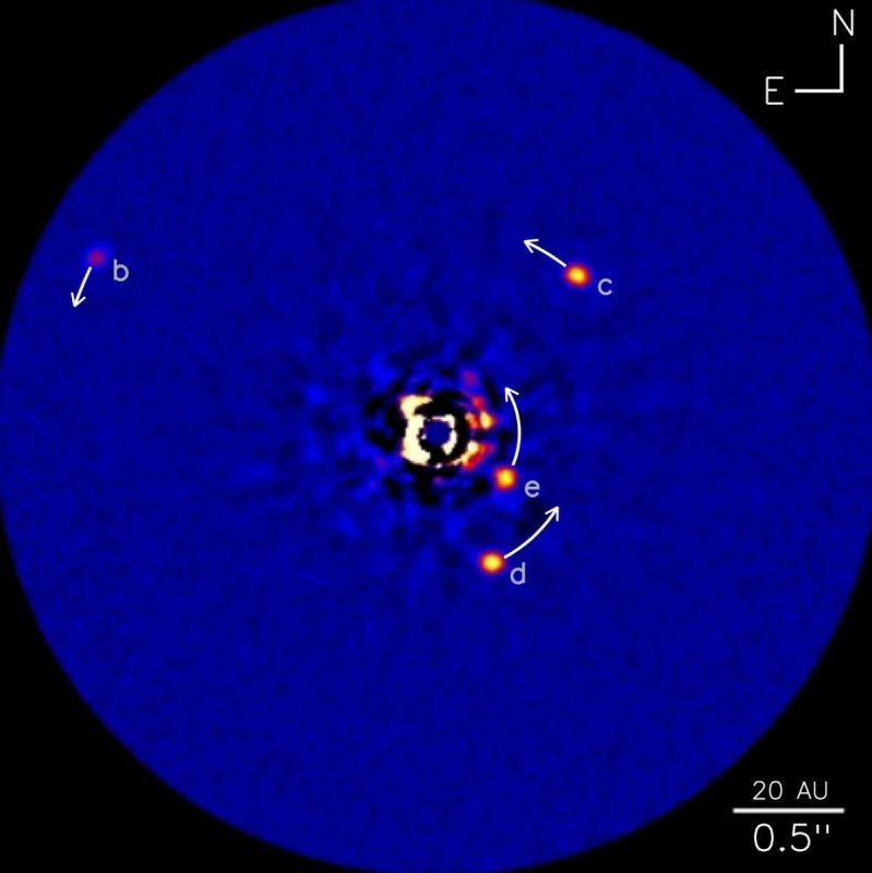 Układ HR 8799 widziany przez teleskop Keck II.