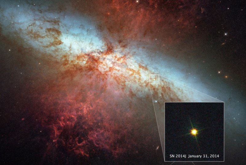Mozaika zdjęć wykonanych przez Kosmiczny Teleskop Hubble'a przedstawiająca supernową SN 2014J, która wybuchła w galaktyce M82. Odległość do supernowej wynosi około 11,5 miliona lat świetlnych i jest to najbliższa Ziemi supernowa typu Ia odkryta w ciągu ostatnich kilku dziesięcioleci. Źródło: NASA/Goddard Space Flight Center