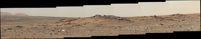 Mozaika łącząca 7 zdjęć wykonanych przez Curiosity, obrazująca panoramę Marsa. Źródło: NASA/JPL-Caltech/Malin Space Science Systems