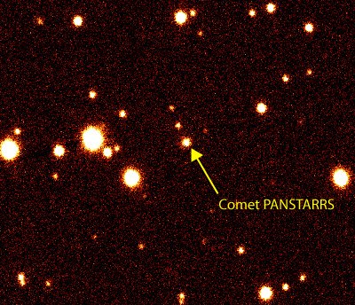 Kometa PANSTARRS będzie wędrować po północnym niebie, przez gwiazdozbiory Ryb i Andromedy, w marcu, tuż po zachodzie Słońca. Źródło: Roen Kelly