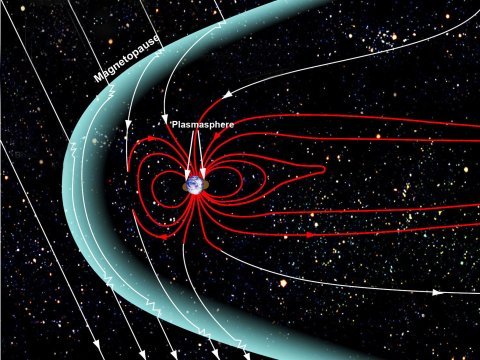 Magnetosfera i plazmosfera otaczająca Ziemię. Źródło: NASA