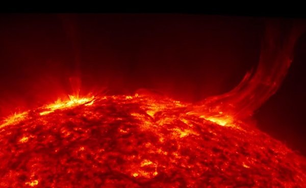 Masywne flary słoneczne, pełne wdzięku wyrzuty materii i wielka plama na Słońcu. Ty tylko niektóre z obrazów zarejestrowanych przez sondę NASA SDO (Solar Dynamics Observatory) podczas czterech lat jej pobytu na orbicie. Źródło: NASA/SDO/Goddard Space Flight Cente