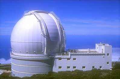 Teleskop Williama Herschela, na którym wykonano obserwacje, jest jednym z najważniejszych brytyjskich teleskopów. Znajduje się na Wyspach Kanaryjskich, gdzie warunki atmosferyczne są o wiele przyjaźniejsze obserwatorom niż na Wyspach Brytyjskich. W pracach teleskopu partycypują astronomowie z Holandii i Hiszpanii. (Zdjęcie: Nik Szymanek and Ian King)