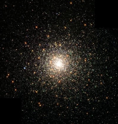 Obraz gromady kulistej M80 (NGC 6093)  wykonanej  Kosmicznym Teleskopem Hubble'a. M80 zawiera setki tysięcy gwiazd  i jest jedną z 147 gromad kulistych  związanych z naszą Galakyką. Źródło: The Hubble Heritage Team/AURA/STScI/NASA