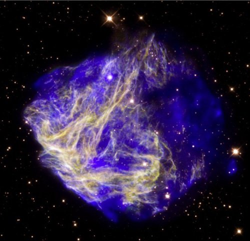 Obraz złożony z kilku zdjęć przedstawiający N49, pozostałość po wybuchu supernowej w Wielkim Obłoku Magellana.   Źródło: X-ray: NASA/CXC/Penn State/S. Park et al. Optical: NASA/STScI/UIUC/Y.H. Chu & R. Williams et al