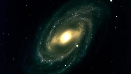 Jedno z pierwszych zdjęć wykonanych przez Discovery Channel Telescope przedstawiające galaktykę M109, która oddalona jest od Ziemi około 55 milionów lat świetlnych. Zdjęcie pokazano po raz pierwszy podczas wielkiej gali Inauguracyjnej. Źródło: Lowell Observatory
