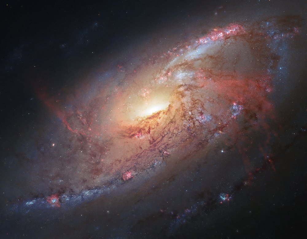 Galaktyka spiralna M106.
