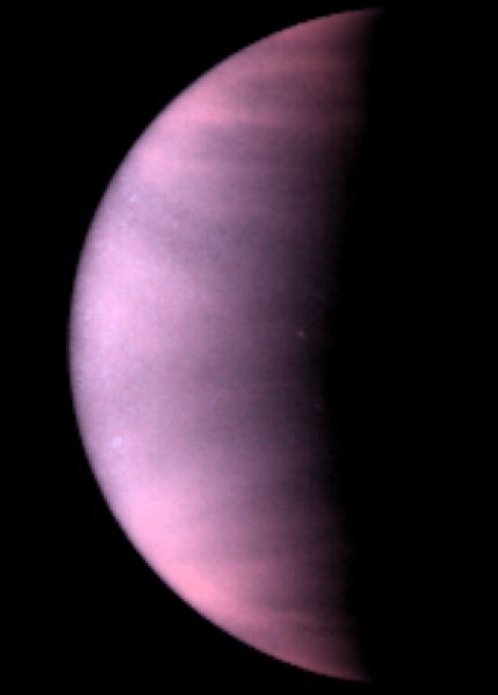 Na zdjęciu: Teleskop Hubble'a uchwycił Wenus w ultrafiolecie z odległości 113,6 miliona km 24 stycznia 1995 roku. Źródło: NASA